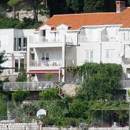 Front Apartment *